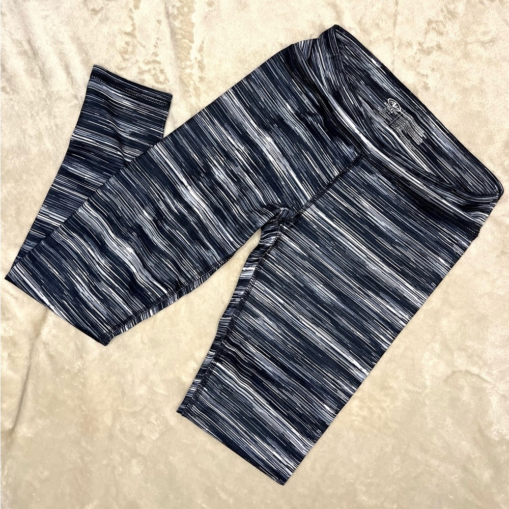 Girls Athletic leggings size M (7/8)